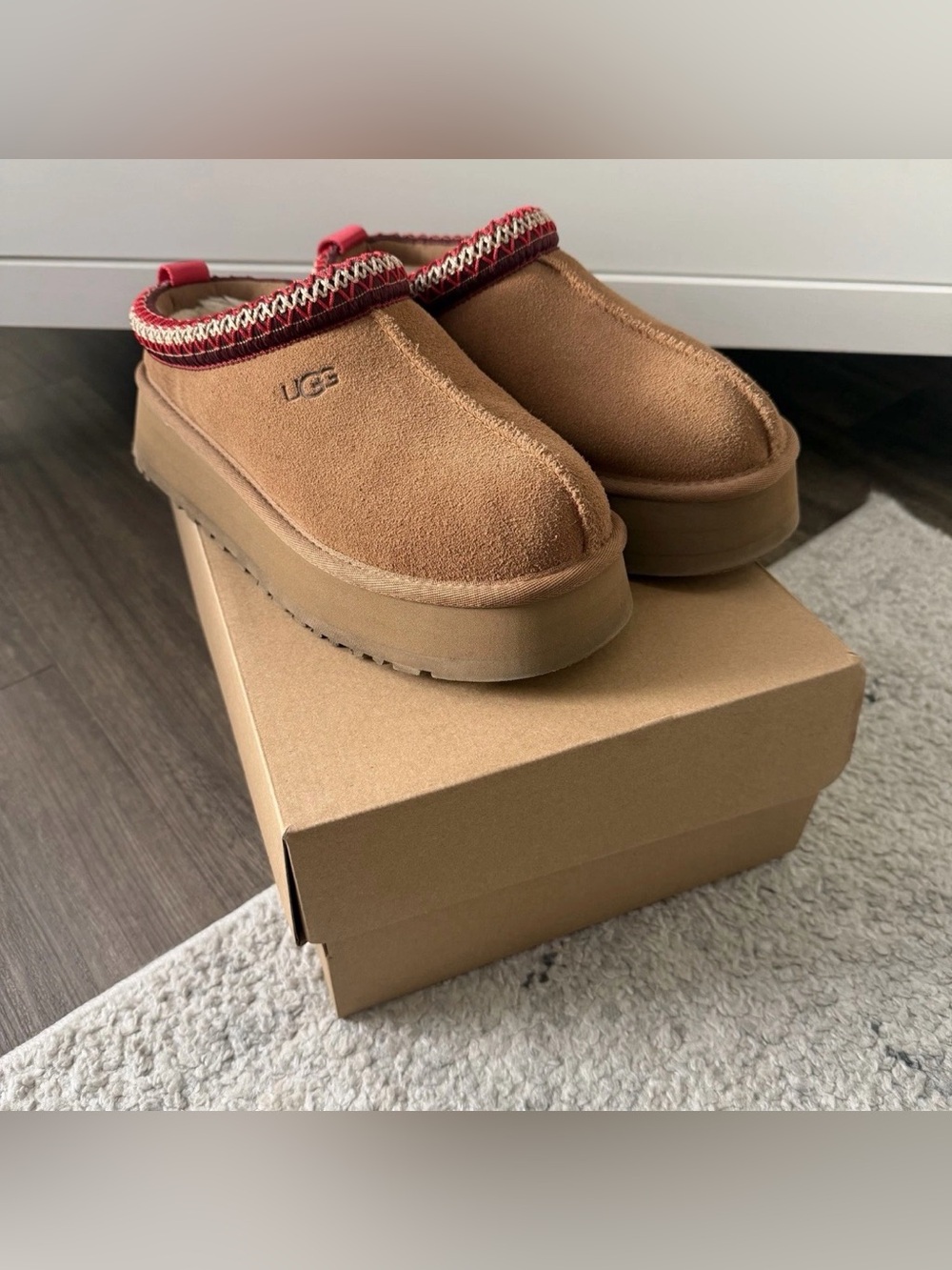 UGG Tazz II Size 7, Chestnut 1174471